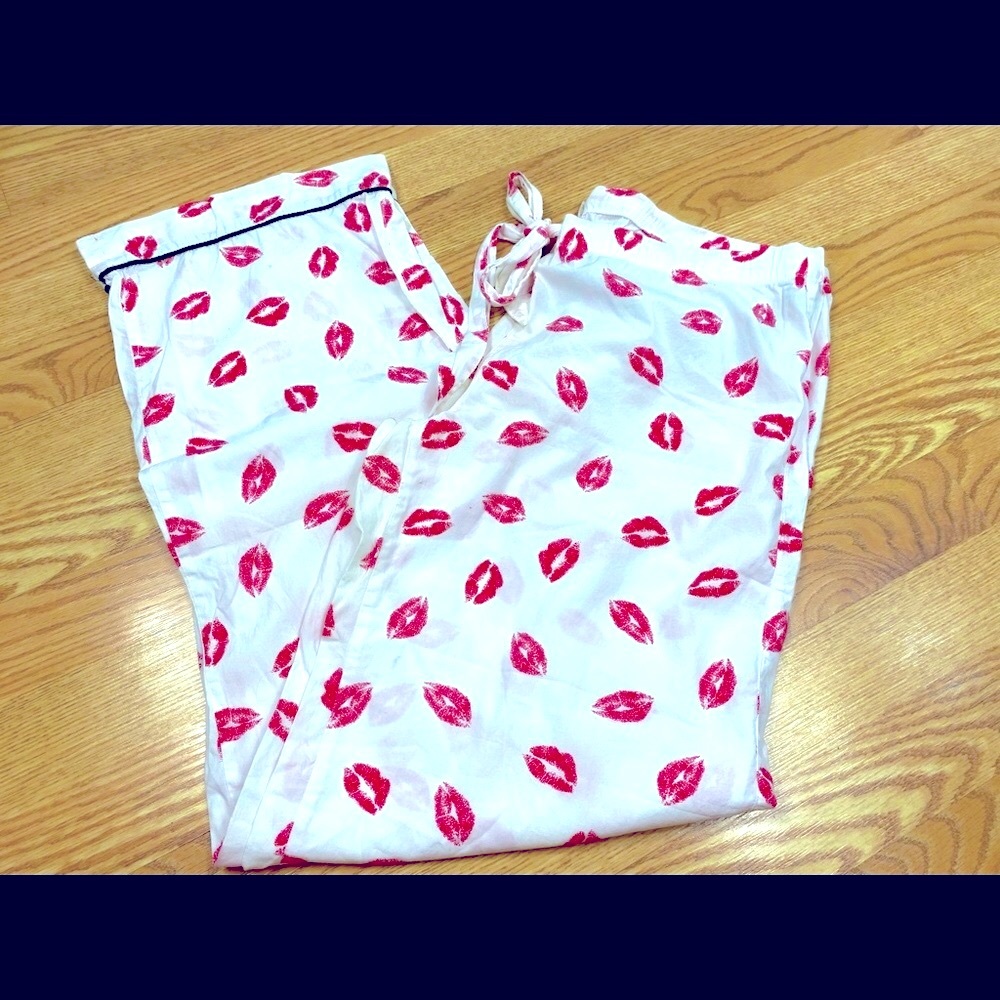 Victoria’s Secret White With Red Lips Pajama Pants Sz… Gem